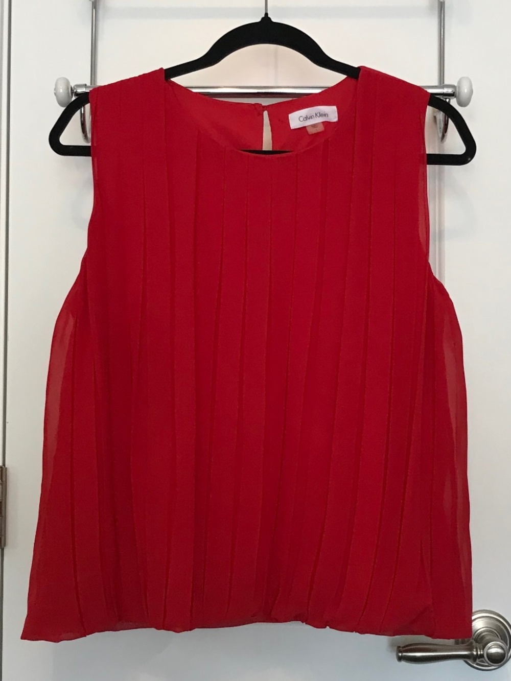 Calvin Klein pleated red sleeveless lined round neck blouse (P)